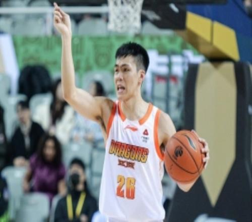 媒體人：上一個像龐崢麟這么會運球的國內球員或許是郭艾倫