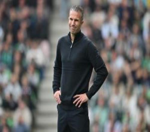 范佩西回应昆滕廷伯炮轰：关系难以挽回，我基于表现评判球员