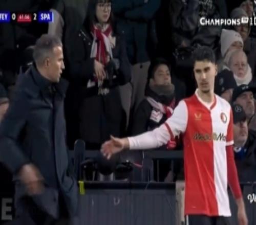 脚后跟+倒钩破门，范佩西之子替补梅开二度无奈34被绝杀