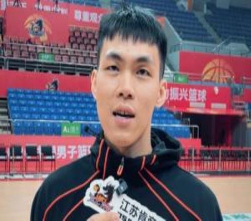 大家好我是江苏男篮庞峥麟感谢吧友的全明星投票我会继续拼搏