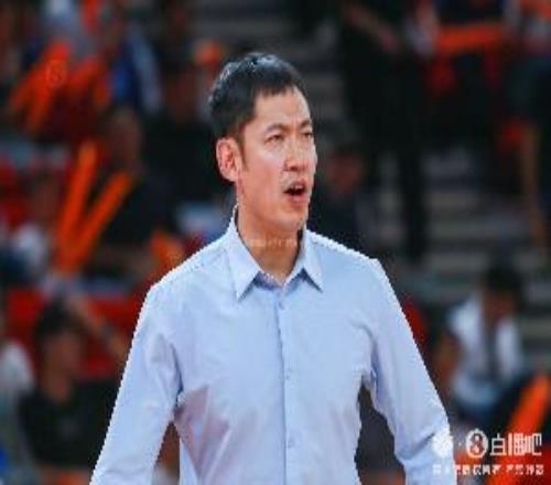 张庆鹏：第一节丢30分没有一次犯规这是全明星级别防守太软了