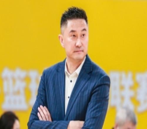 杜锋：四川队非常困难他们是在为了热爱去打球向他们致敬