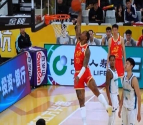 浙江广厦以9075战胜青岛，在继续保持主场不败的同时拿到6连胜