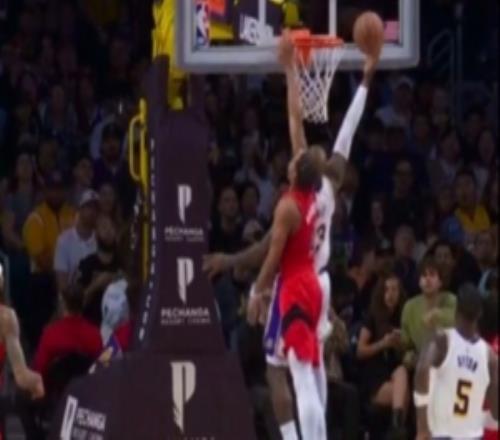 合力攻防！东契奇精准切球詹姆斯反击一条龙上篮得手