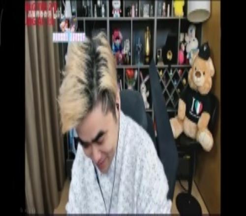 朱开直播晒涵艺和爱笑的聊天记录，涵艺质疑AL的阵容想干啥，爱笑回复多说点