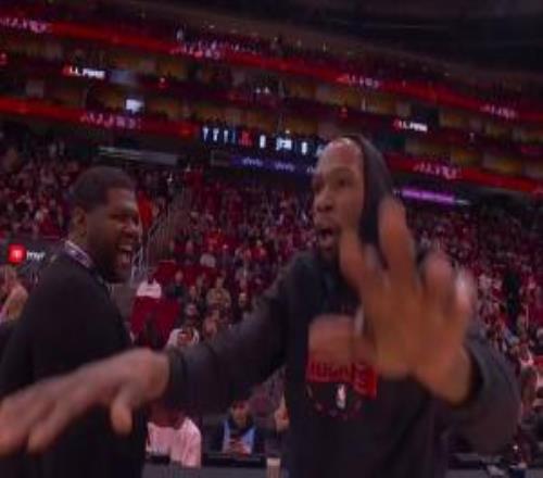 修篮筐修半天！杜兰特忍不了了做膜拜状：求求你们搞快点吧