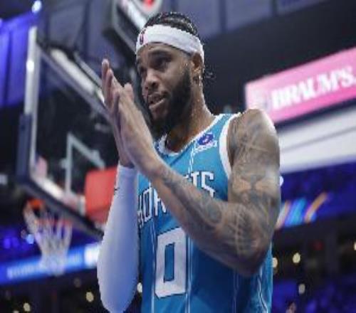 美记：湖人快船雄鹿国王都询问过小桥价格合适黄蜂愿意交易