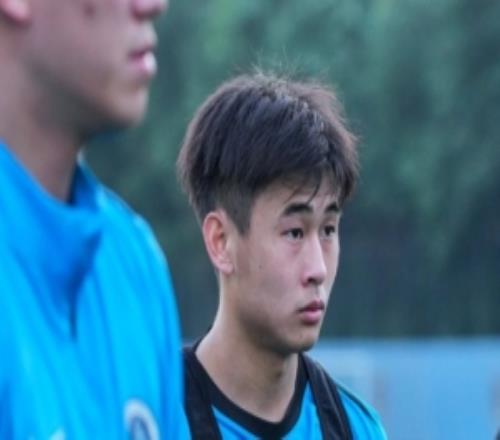 足球報：戴偉浚冬訓(xùn)再遇傷病，治療和心理工作同樣重要