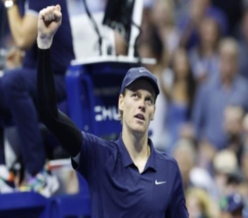 澳网男单第三轮：卫冕冠军辛纳31击败斯皮齐里，完成澳网17连胜