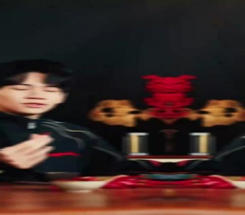 XiaohuvsHongQ赛前喊话：是老姜更辣，还是新辣椒更呛