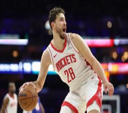 哥们你是中锋啊！申京全场11中6打出19分1篮板5失误离谱内线数据