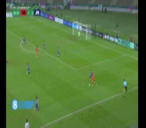 可惜啊！U23國(guó)足傳中到禁區(qū)，向余望包抄頭球沒能頂上力量