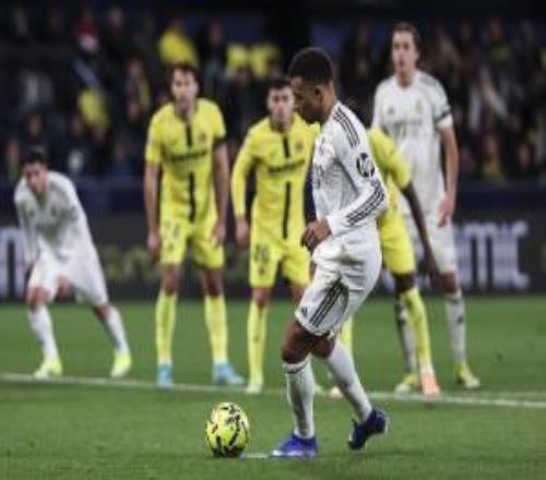 哥给你找场子！盖耶赛前庆祝冠军，姆巴佩为迪亚斯选择打勺子点球