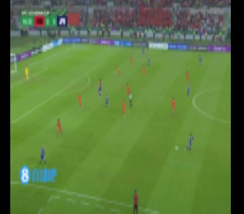 比賽第11分鐘，日本隊(duì)左路嘗試突破，楊希準(zhǔn)確出腳完成搶斷