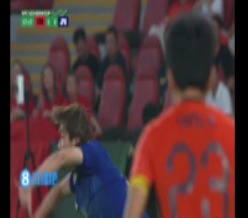 驚險(xiǎn)！日本U23球員傳中，包抄球員沒踢準(zhǔn)部位