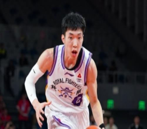 当篮球遇上橄榄球！四分卫里勒后场长传接球手廖三宁达阵成功