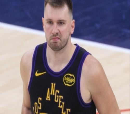 半场砍下17分！东契奇在独行侠主场收获MVP呼声