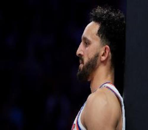 沙梅特：球队每个人都有机会站出来我们要想方设法拿下比赛