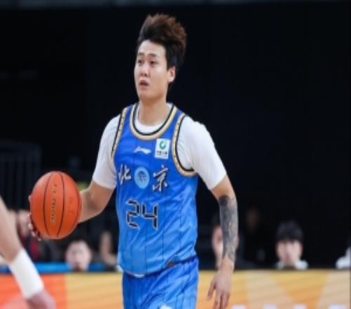 京媒：赵睿的骨头和神经都没有问题腰肌有一定的损伤方硕崴脚了