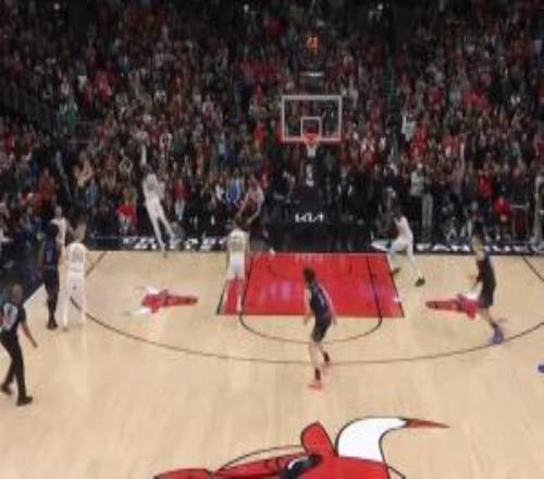 最好的礼物送给罗斯！许尔特底角空位三分彩虹弧线绝杀凯尔特人