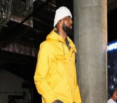 客战达拉斯！湖人官推晒球员赛前入场照