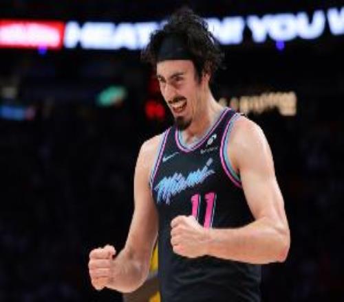 稳定输出！哈克斯本赛季至今第12次替补得到20+领跑全联盟