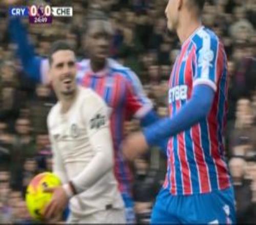 把自己整笑了！内托边路爆趟被拉克鲁瓦单防，随后两人相视一笑