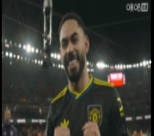 紅魔魂！曼聯絕殺阿森納，完場后庫尼亞對鏡頭貼臉振臂慶祝