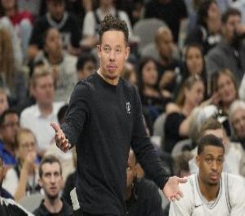 米奇谈失利：不满意球队的身体对抗强度这方面我们要提升