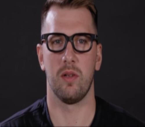 077斯洛文尼亚语课堂开课！布朗尼刚哥认真听讲艾顿拉拉猜对答案