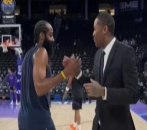 快船晒哈登与克劳福德和布拉德利互动视频：过去与现在