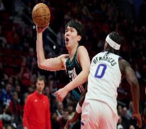 韩乔生：上场糟糕表现后小杨抓住机会展现进攻天赋&防守十分积极