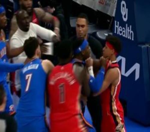 鹈鹕雷霆比赛后爆发剧烈冲突多特费尔斯掐架费尔斯多次冲锋被拦