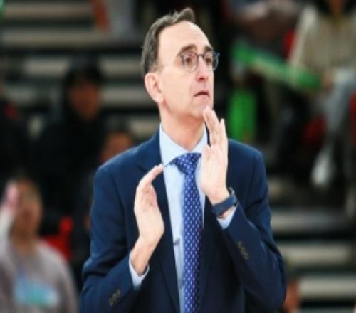 沈阳日报：乌戈首秀展现出鲜明执教风格大胆调整首发阵容