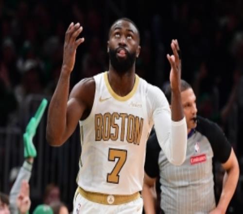 输在三分线上！绿军全队外线34投仅9中老鹰42中18