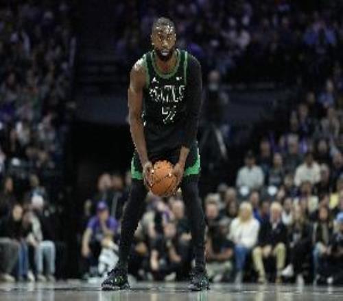 外线始终没开！杰伦布朗20中9拿到21分7板三分5中0&正负值24