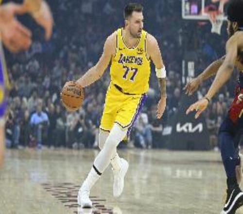 美网友谈东契奇湖人最快三双:GOATSGA近4个赛季0三双专刷弱队