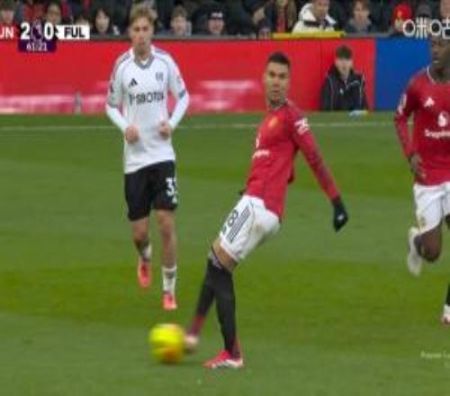 太风骚了！卡塞米罗助攻库尼亚前nolookpass，精准找到转播镜头