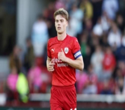 徐彬機會變多記者：盧頓嘗試簽下巴恩斯利后腰康奈爾