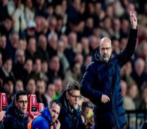 有望荷甲3连冠！埃因霍温官方：续约主帅彼得博斯至2028年