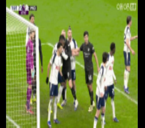 左右前后为男了！曼城角球机会，哈兰德遭多人包夹倒地裁判未吹罚