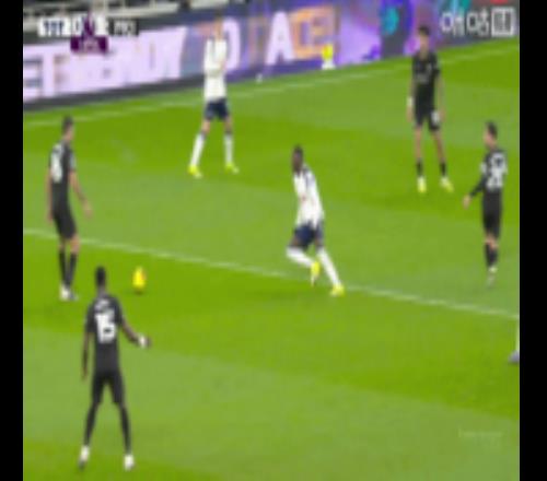 穆阿尼拼抢放倒罗德里未获牌，1分钟后胡桑诺夫铲翻加拉格尔染黄