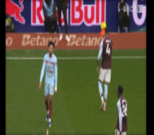 非常担心！卡什下体遭沙德蹬踏，倒地后检查“小卡什”有没有受伤