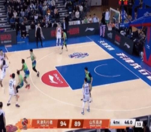 突然短路于德豪三分追到差2分隨后莫名犯規(guī)送罰球&自己還5犯