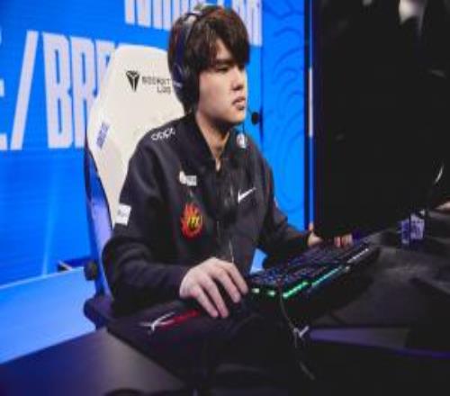 什么情況“LWX結(jié)婚”相關(guān)話題登上微博熱搜第25名