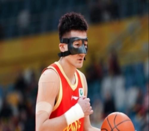 媒體人談孫銘徽遭辱罵事件：CBA是職業(yè)聯(lián)賽各崗位人員需更加職業(yè)