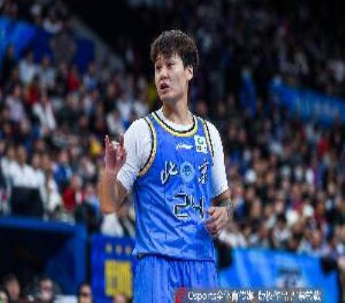 外線投得還行！趙睿半場2記三分拿下8分2助攻