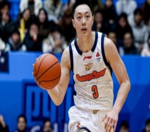 末節(jié)倆三分有些晚！胡明軒首發(fā)26分鐘三分5中3拿11分2助