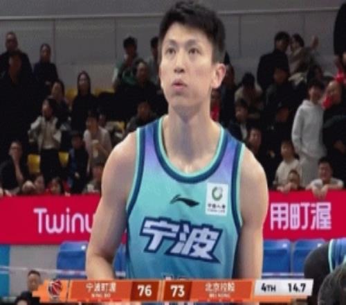 又帥又能打！劉曉宇三分5中2拿12分6板&正負(fù)值+12關(guān)鍵前板弒舊主