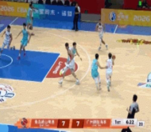 替補(bǔ)席沸騰！郭艾倫助攻托馬斯切入單臂隔人暴扣